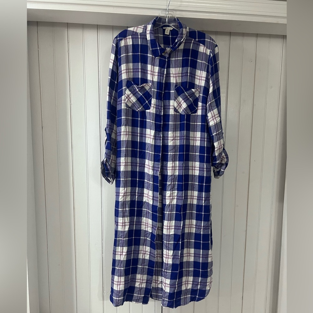 NWOT Duster style button up shirt.